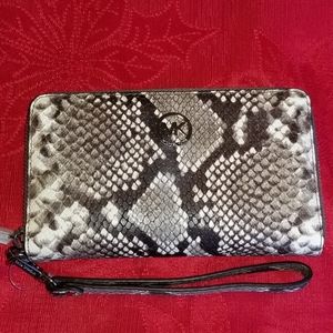 Michael Kors Fulton Wallet/ Wristlet / Phone Case